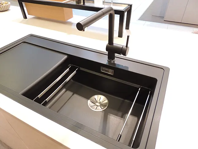 Rattana 8360 Gavi Eiche gebeizt mit Miele Geräten &amp; 4016 Smartglas