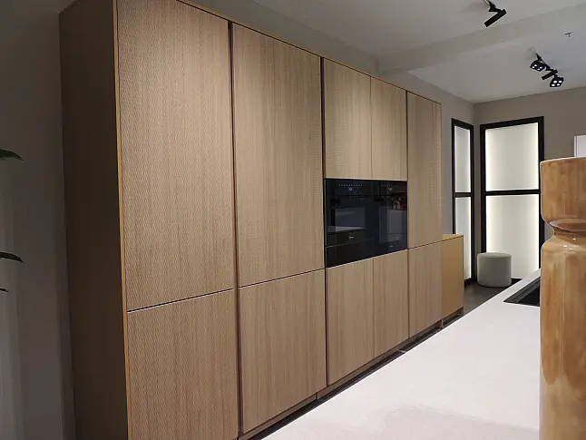 Rattana 8360 Gavi Eiche gebeizt mit Miele Geräten &amp; 4016 Smartglas