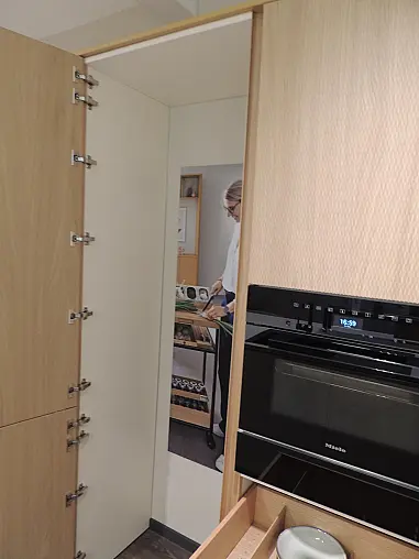 Rattana 8360 Gavi Eiche gebeizt mit Miele Geräten &amp; 4016 Smartglas