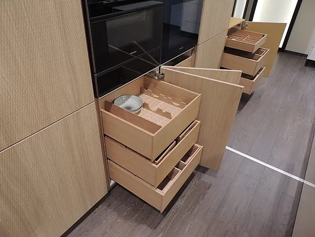 Rattana 8360 Gavi Eiche gebeizt mit Miele Geräten &amp; 4016 Smartglas