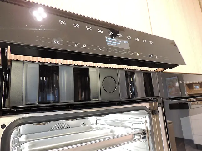 Rattana 8360 Gavi Eiche gebeizt mit Miele Geräten &amp; 4016 Smartglas
