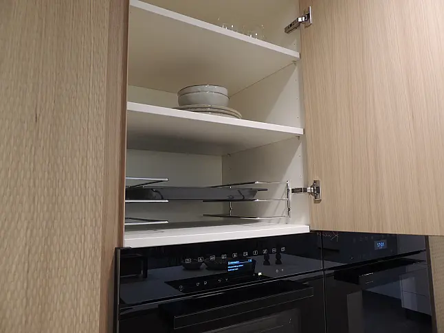Rattana 8360 Gavi Eiche gebeizt mit Miele Geräten &amp; 4016 Smartglas