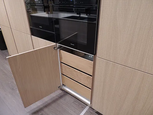 Rattana 8360 Gavi Eiche gebeizt mit Miele Geräten &amp; 4016 Smartglas