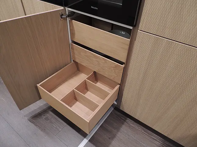 Rattana 8360 Gavi Eiche gebeizt mit Miele Geräten &amp; 4016 Smartglas