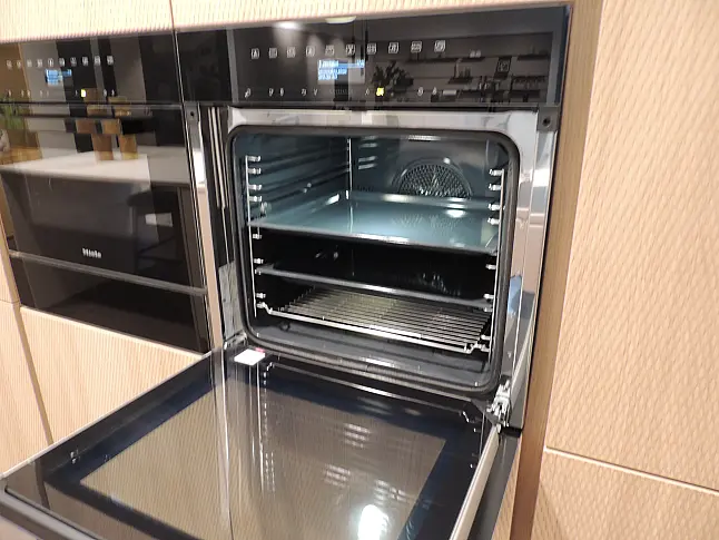 Rattana 8360 Gavi Eiche gebeizt mit Miele Geräten &amp; 4016 Smartglas