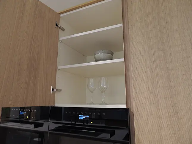Rattana 8360 Gavi Eiche gebeizt mit Miele Geräten &amp; 4016 Smartglas