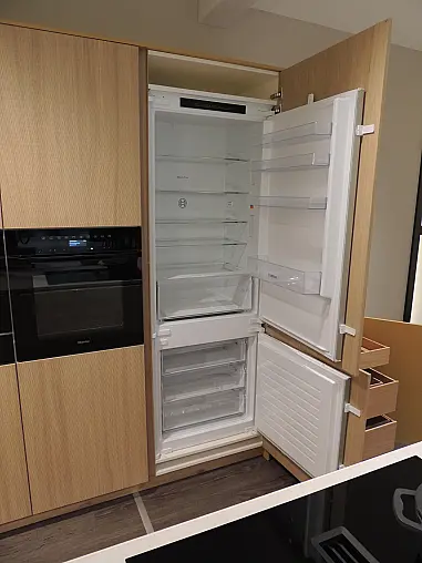 Rattana 8360 Gavi Eiche gebeizt mit Miele Geräten &amp; 4016 Smartglas