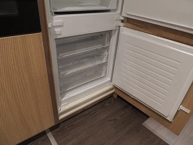 Rattana 8360 Gavi Eiche gebeizt mit Miele Geräten &amp; 4016 Smartglas