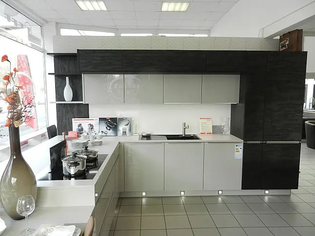 ++ noch mal reduziert++Absolutes Glanzstück- inc. Miele Geräten!!Muldenlüfter-Kaffeeautomat-Dampfgarer uvm.