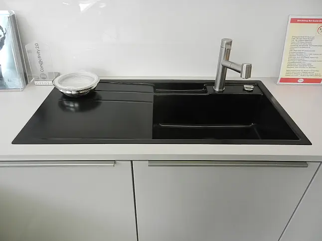 ++ noch mal reduziert++Absolutes Glanzstück- inc. Miele Geräten!!Muldenlüfter-Kaffeeautomat-Dampfgarer uvm.