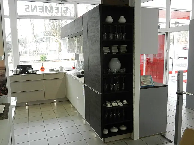 ++ noch mal reduziert++Absolutes Glanzstück- inc. Miele Geräten!!Muldenlüfter-Kaffeeautomat-Dampfgarer uvm.