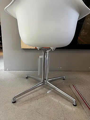 Vitra Eames Plastic Armchair DAL