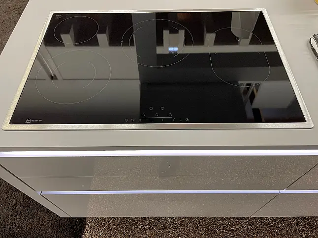 Grifflose moderne Planung mit LED Griffleistenbeleuchtung