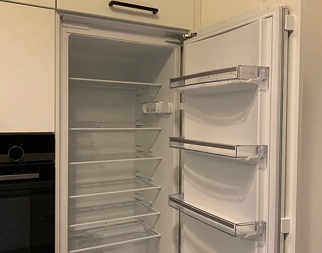 Mattlackschönheit mit vielen Auszügen