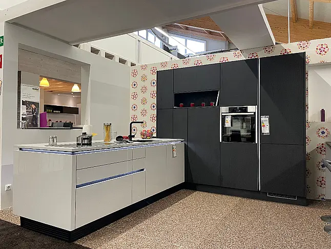 Grifflose moderne Planung mit LED Griffleistenbeleuchtung