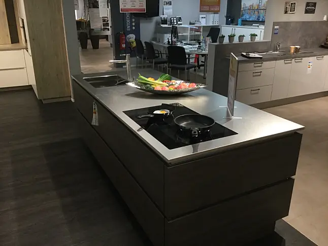 Hochwertige Inselküche