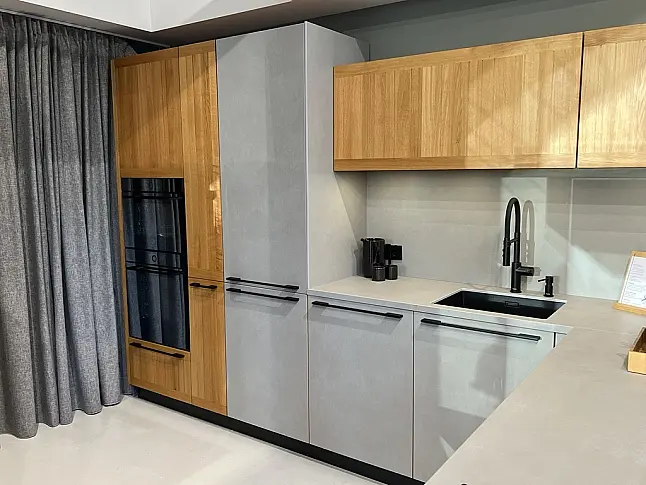 Moderne Wohnküche aus Massivholz für kulinarische Begegnungen