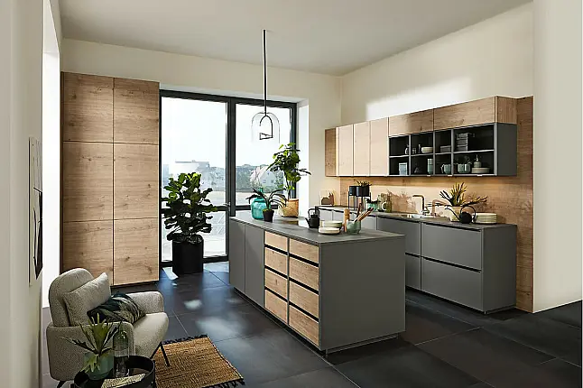 Moderne und Komfortable Inselküche in Quarzgrau matt und Vulkaneiche Farbkombination