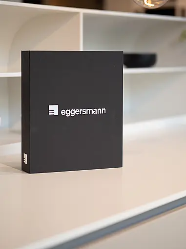 Eggersmann Kücheninsel mit Corian Raumteiler