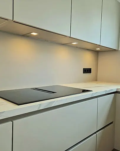 Sand Fronten mit Marmor Venato Bianco Arbeitsplatte