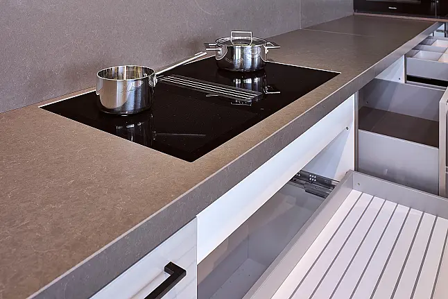 Koje 58 KL: Grote SieMatic keuken met composiet keukenbladen