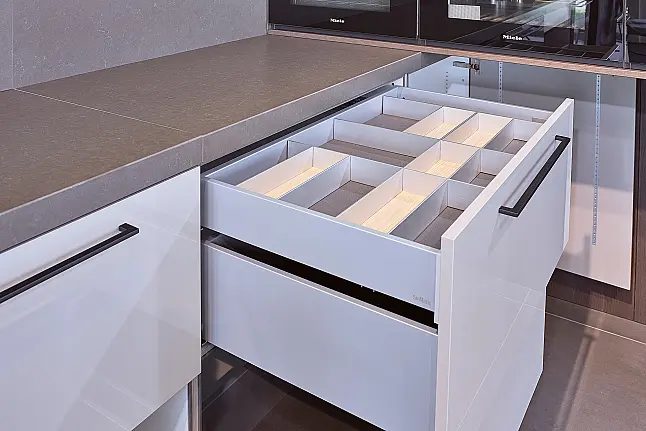 Koje 58 KL: Grote SieMatic keuken met composiet keukenbladen
