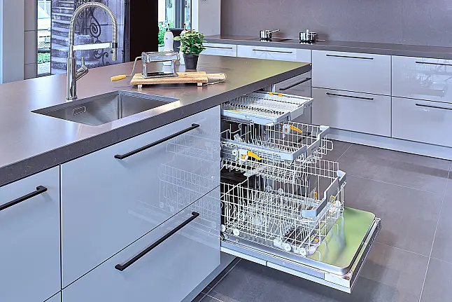 Koje 58 KL: Grote SieMatic keuken met composiet keukenbladen