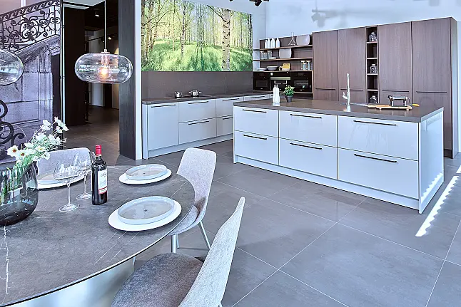 Koje 58 KL: Grote SieMatic keuken met composiet keukenbladen