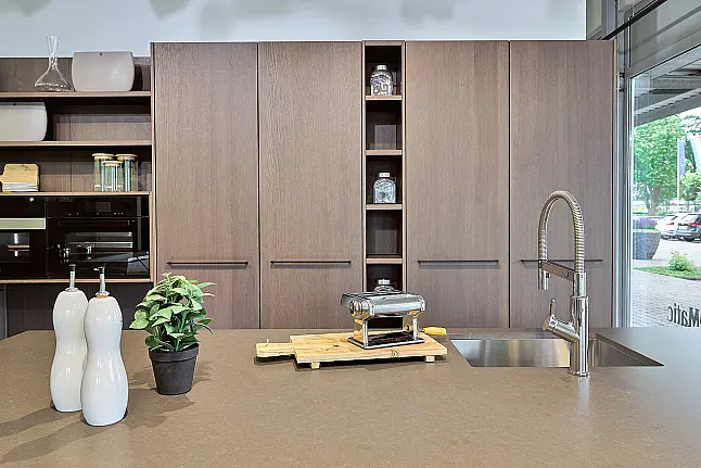 Koje 58 KL: Grote SieMatic keuken met composiet keukenbladen