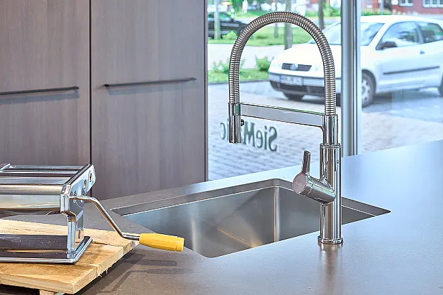 Koje 58 KL: Grote SieMatic keuken met composiet keukenbladen