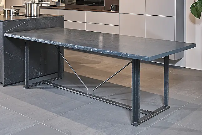 Koje 204 KL: Tisch Artus
