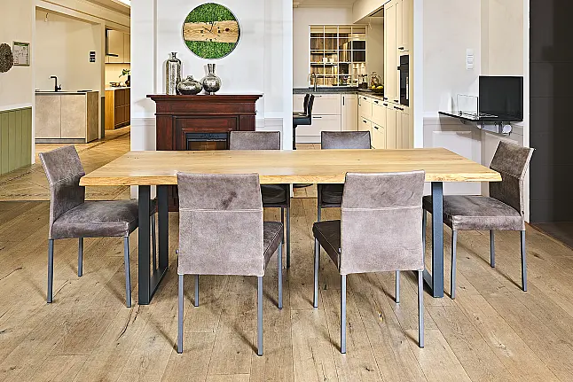 Koje 122 KL: Oud geoliede eiken eettafel