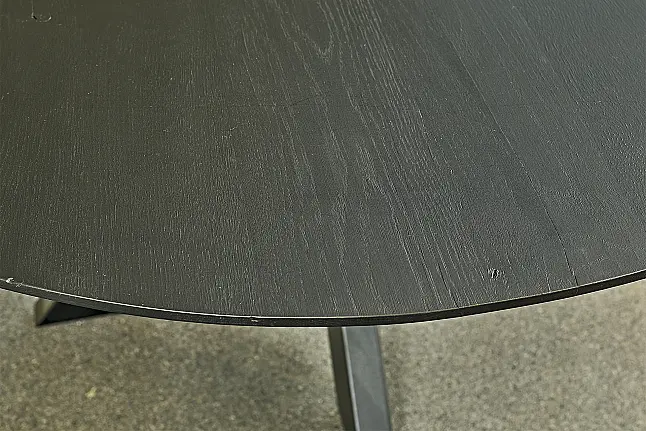 Koje 109 KL: Eettafel rond