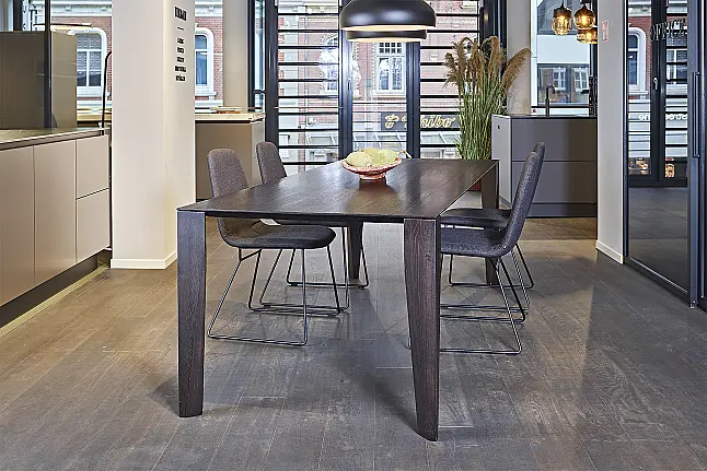 Koje 33 KH: Eiken tafel