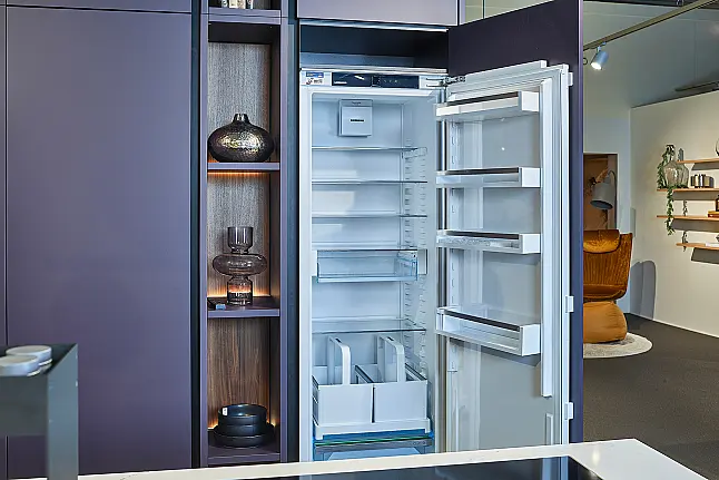 Koje 36 KL: Designkeuken met eiland in warme kleurcombinatie