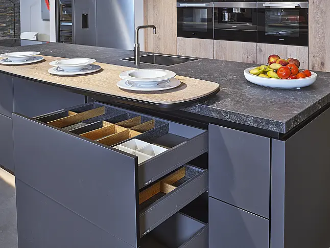 Koje 215 KL: große, funktionale Küche mit Miele Geräten