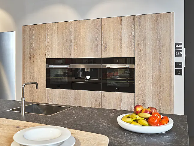 Koje 215 KL: grote functionerende keuken met Miele apparatuur