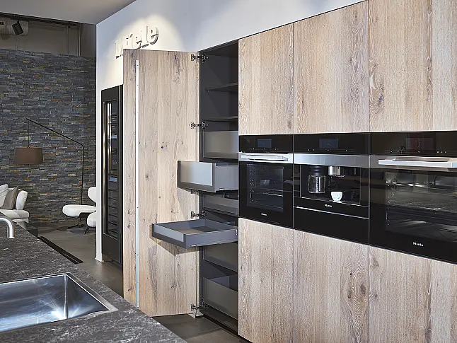 Koje 215 KL: große, funktionale Küche mit Miele Geräten