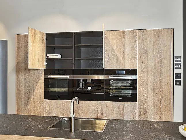 Koje 215 KL: große, funktionale Küche mit Miele Geräten