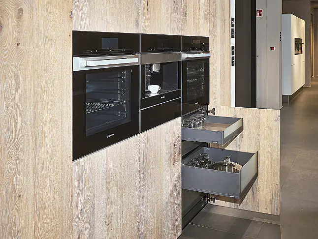 Koje 215 KL: große, funktionale Küche mit Miele Geräten
