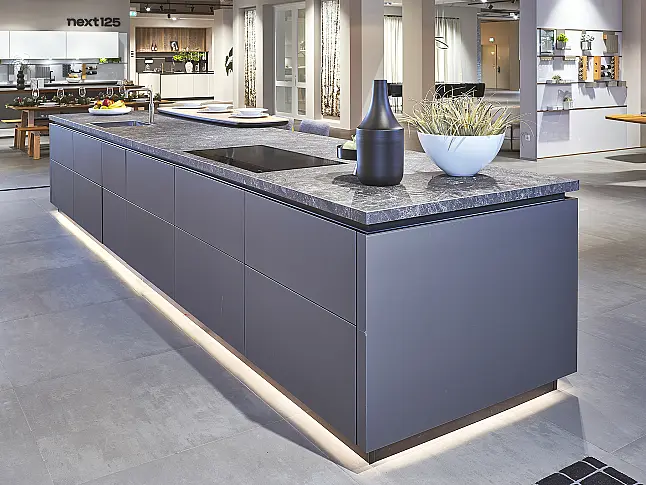 Koje 215 KL: grote functionerende keuken met Miele apparatuur