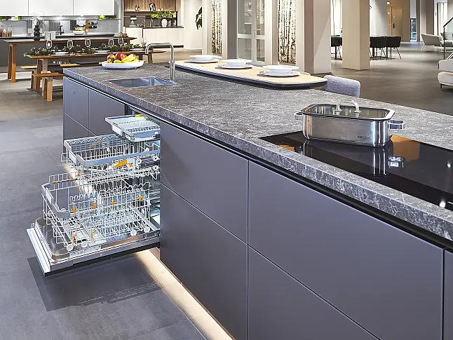 Koje 215 KL: große, funktionale Küche mit Miele Geräten