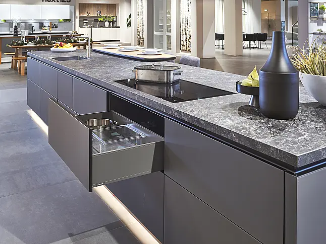 Koje 215 KL: große, funktionale Küche mit Miele Geräten