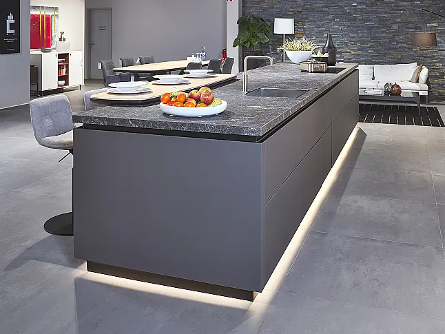 Koje 215 KL: große, funktionale Küche mit Miele Geräten