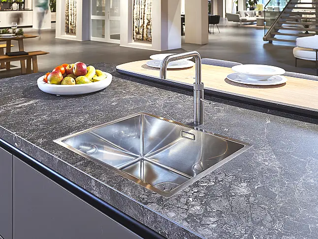 Koje 215 KL: große, funktionale Küche mit Miele Geräten