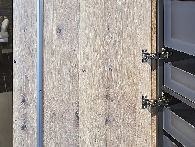 Koje 215 KL: grote functionerende keuken met Miele apparatuur