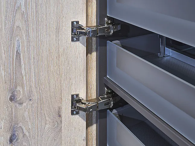 Koje 215 KL: grote functionerende keuken met Miele apparatuur