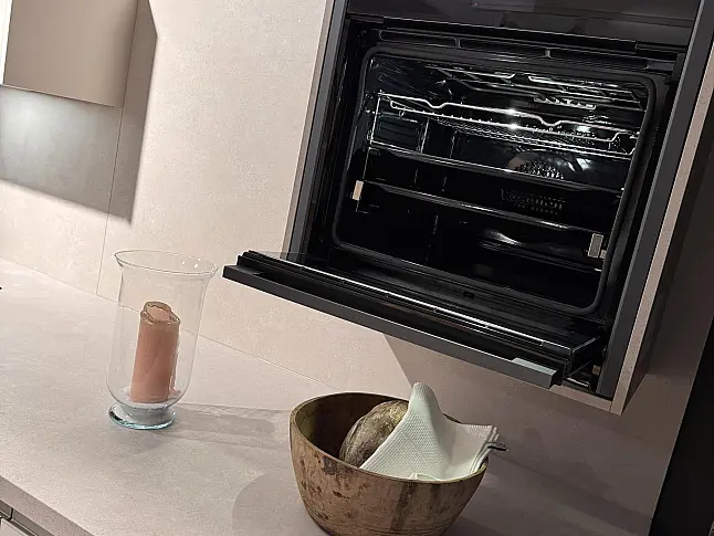 Moderne Küche mit gemütlicher Sitzmöglichkeit