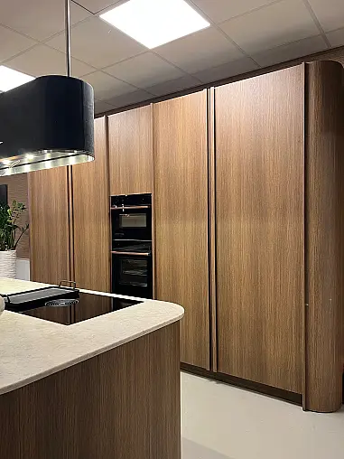 Luxe Japandi keuken met ronde vormen