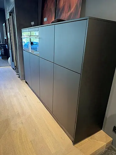 Hochwertige Musterküche mit Keramikplatte